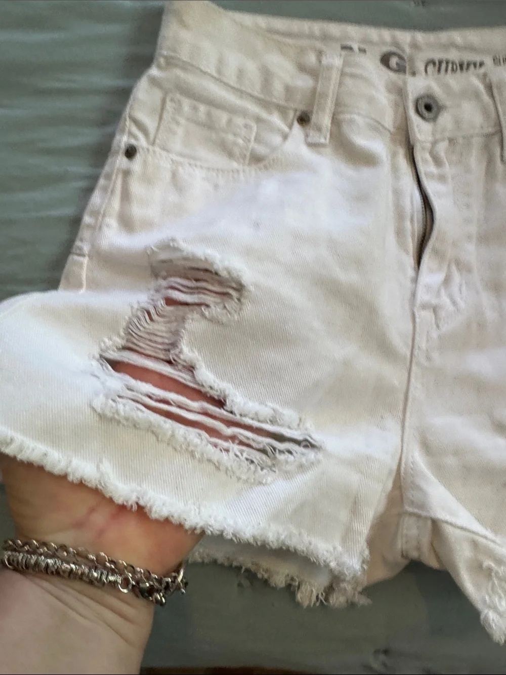 Women’s White Distressed Denim s. O. N. G. Shorts - Casual High-Rise curb Cutoff